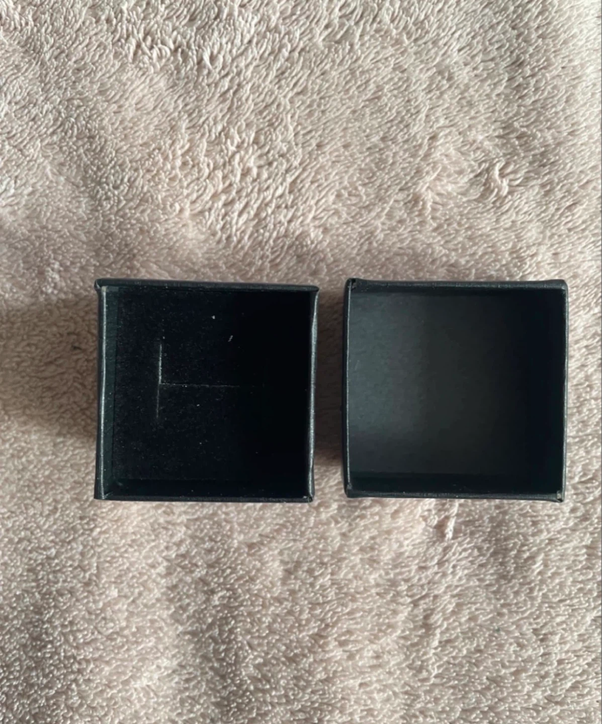 Empty Black Ring Box ⚽