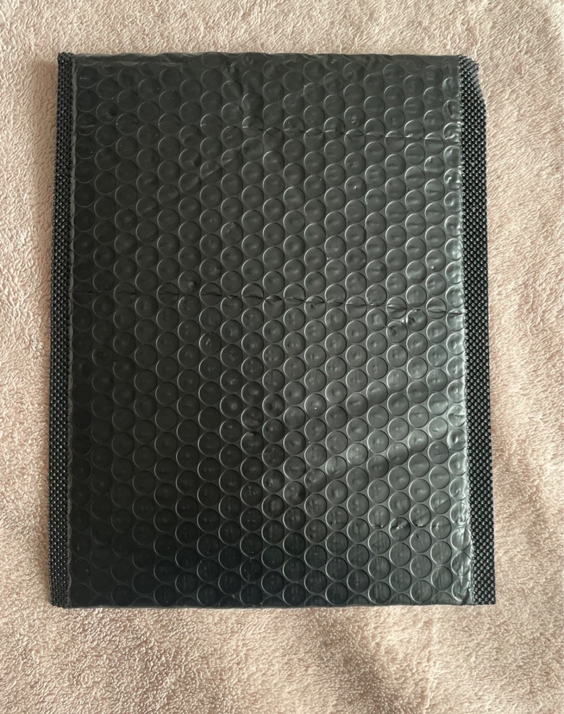 Black bubble mailer envelope ⚽