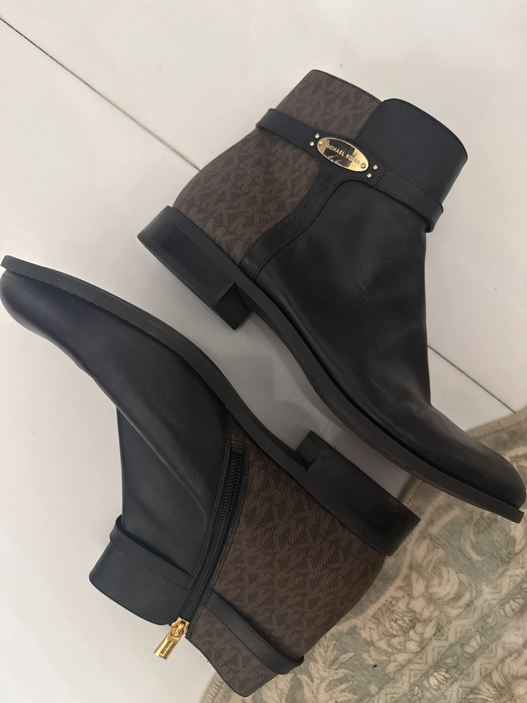 MK boots size 11