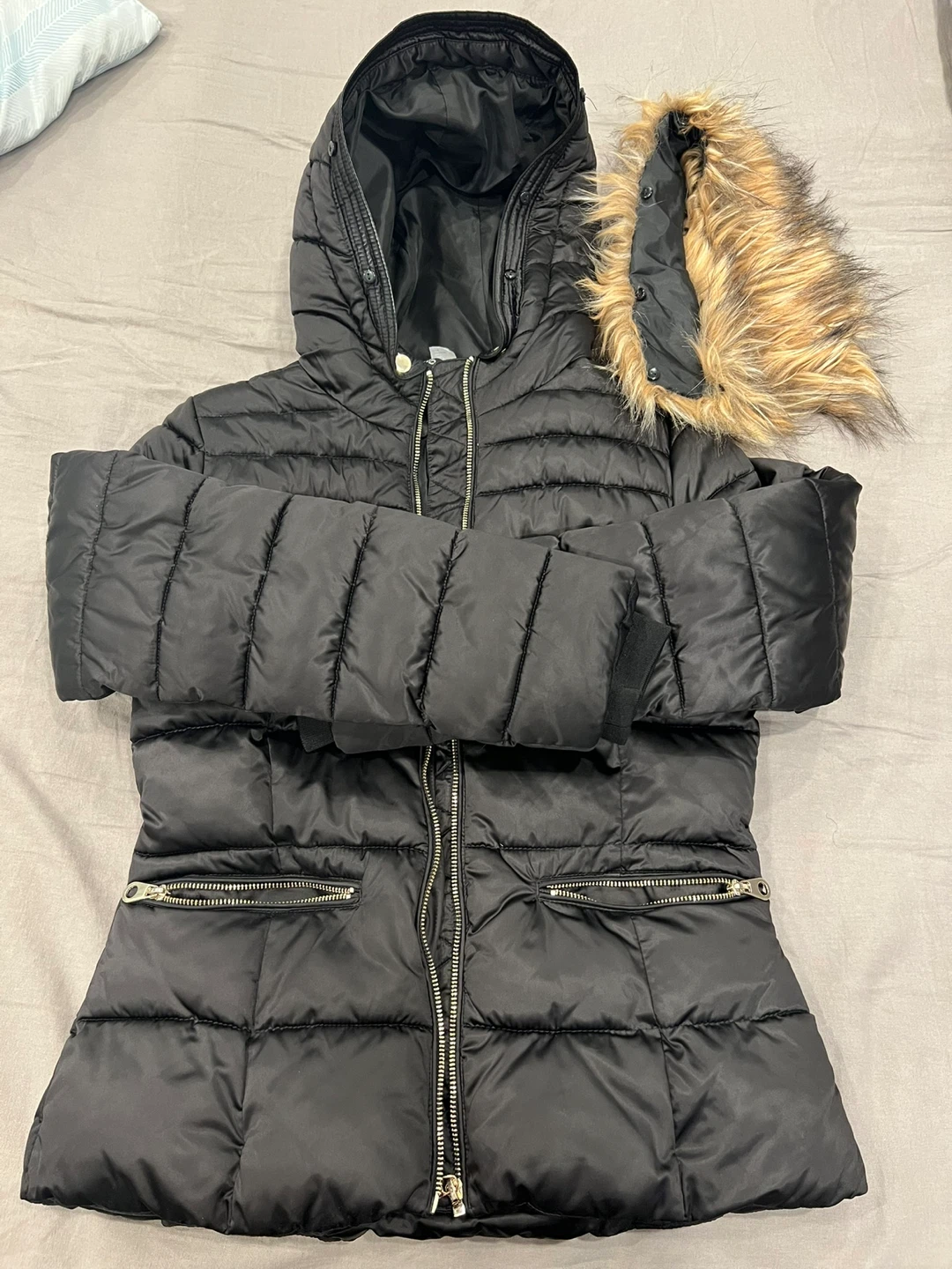 H&M Divided Black Puffer Jacket with Fur Hood - photo 2