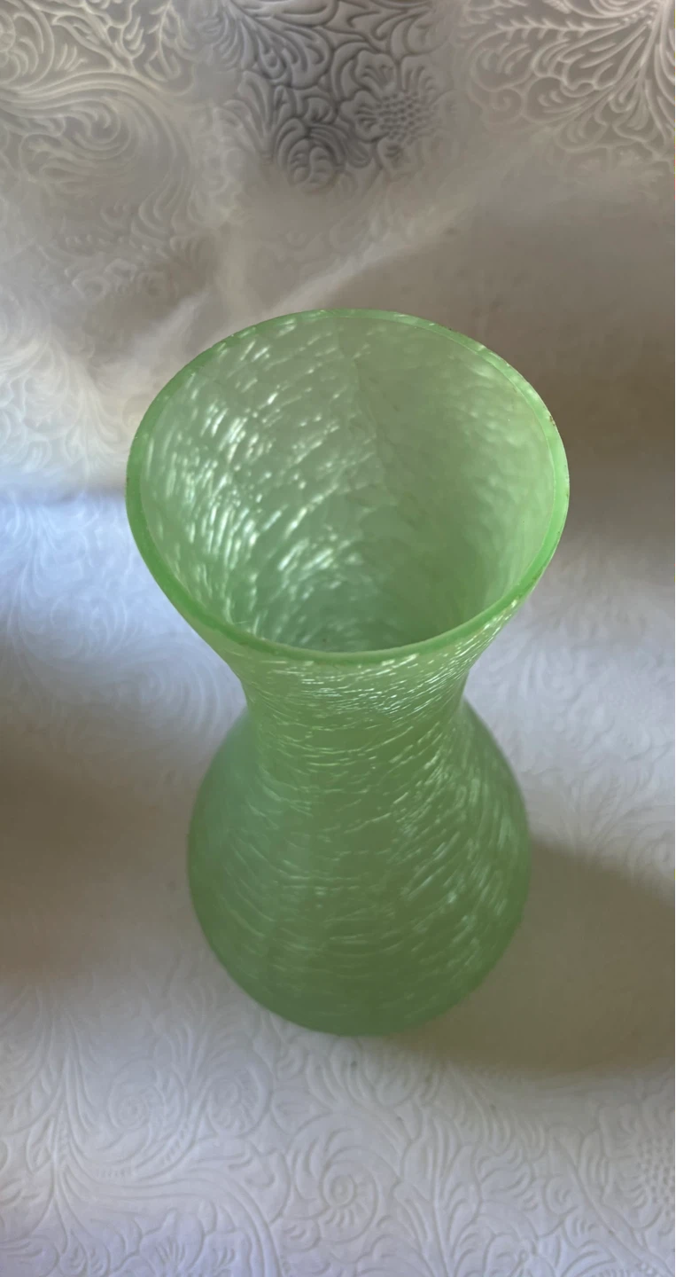 Vintage Frosted Green Art Glass Vase 8” Tall Elegant Style ⚽️ - photo 3