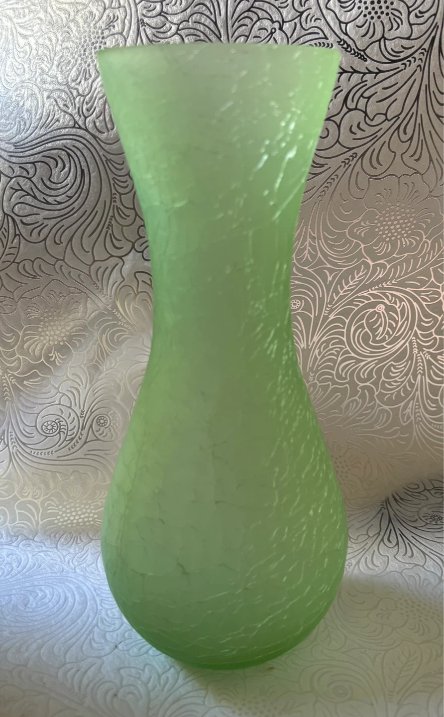 Vintage Frosted Green Art Glass Vase 8” Tall Elegant Style ⚽️