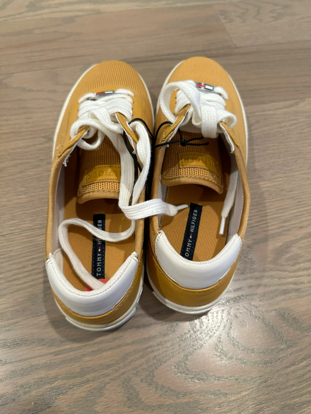 ⚽️ Tommy Hilfiger Mustard Yellow Sneakers - Size 9 - photo 3