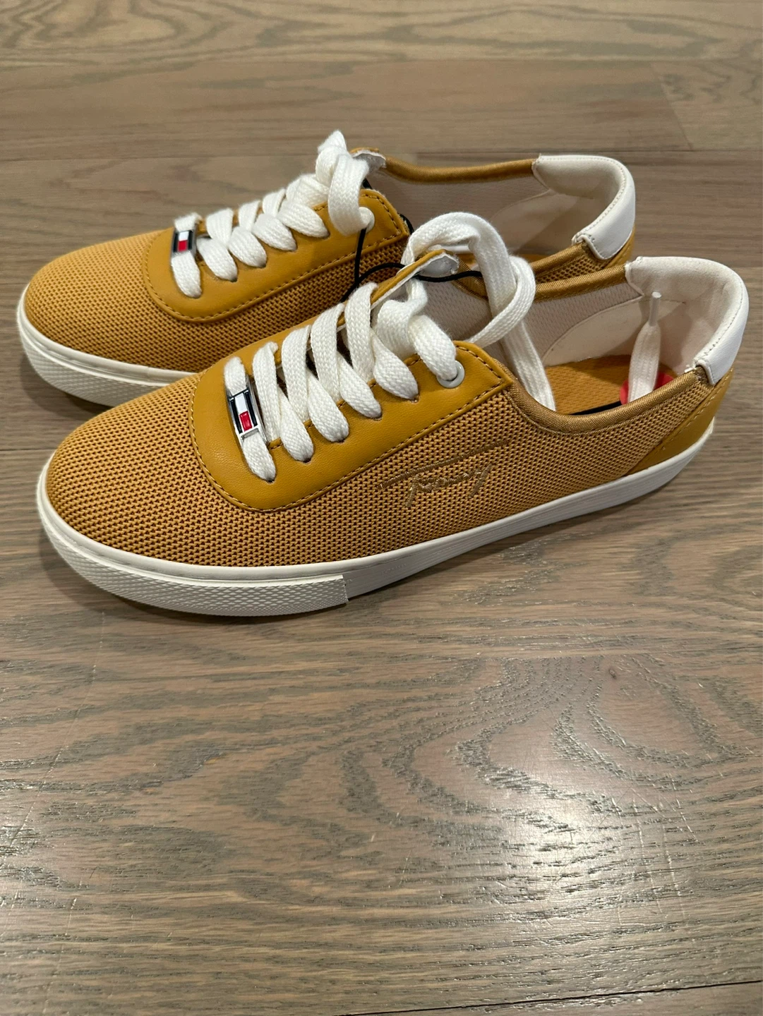 ⚽️ Tommy Hilfiger Mustard Yellow Sneakers - Size 9 - photo 2