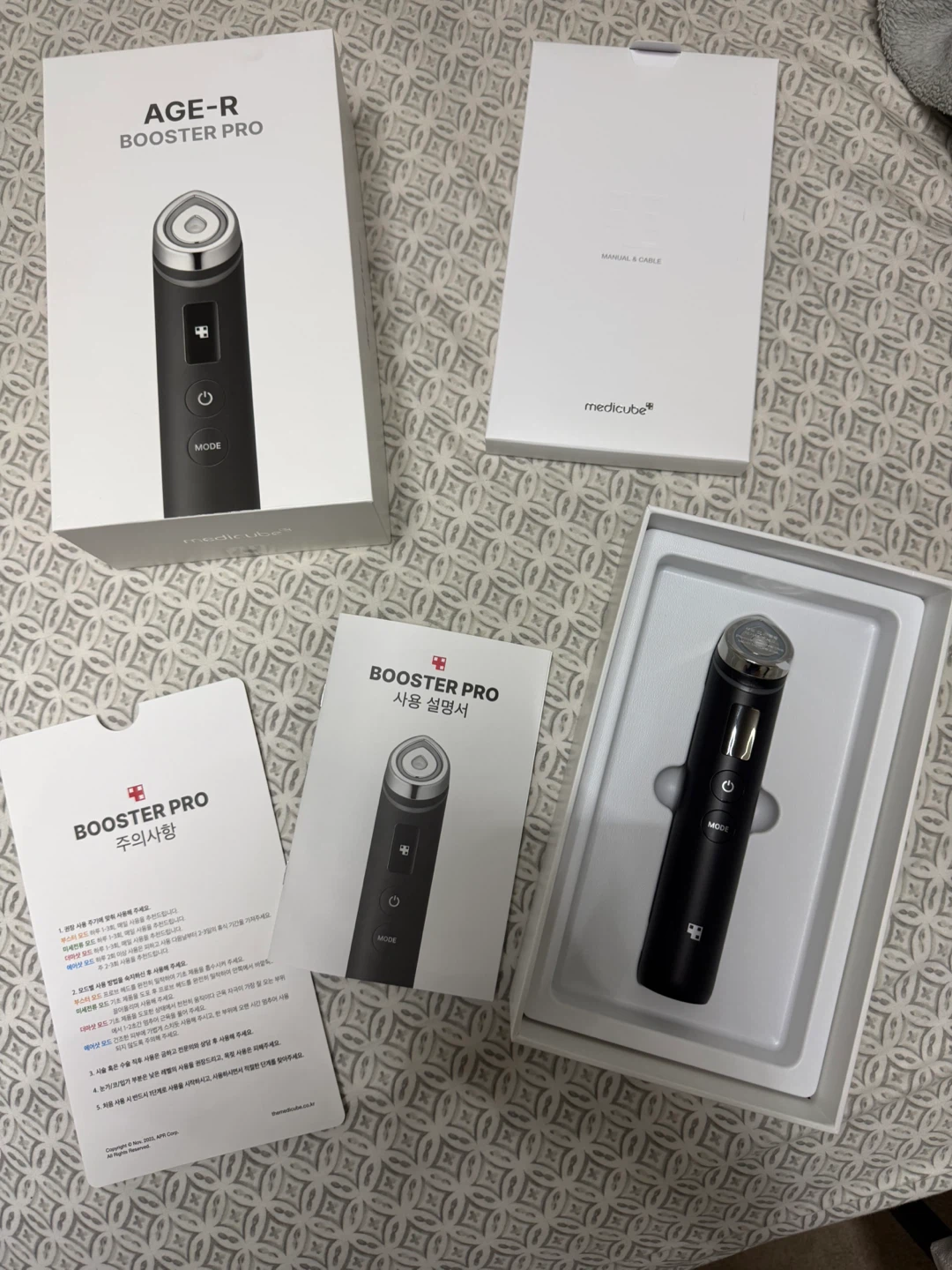Medicube AGE-R Booster Pro Device