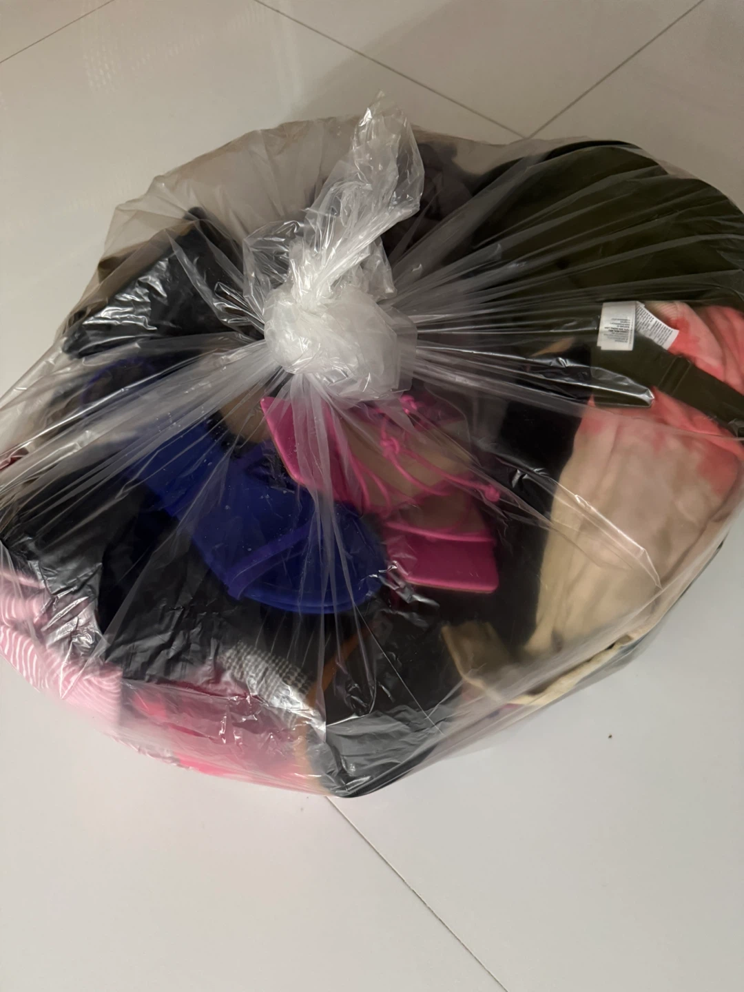 30 pieces Women's Sh  and Cl size 9-10 xL