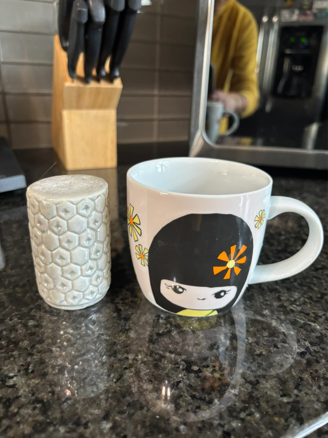 Kokeshi Doll Mug with "Funny Girl" Saying - photo 3