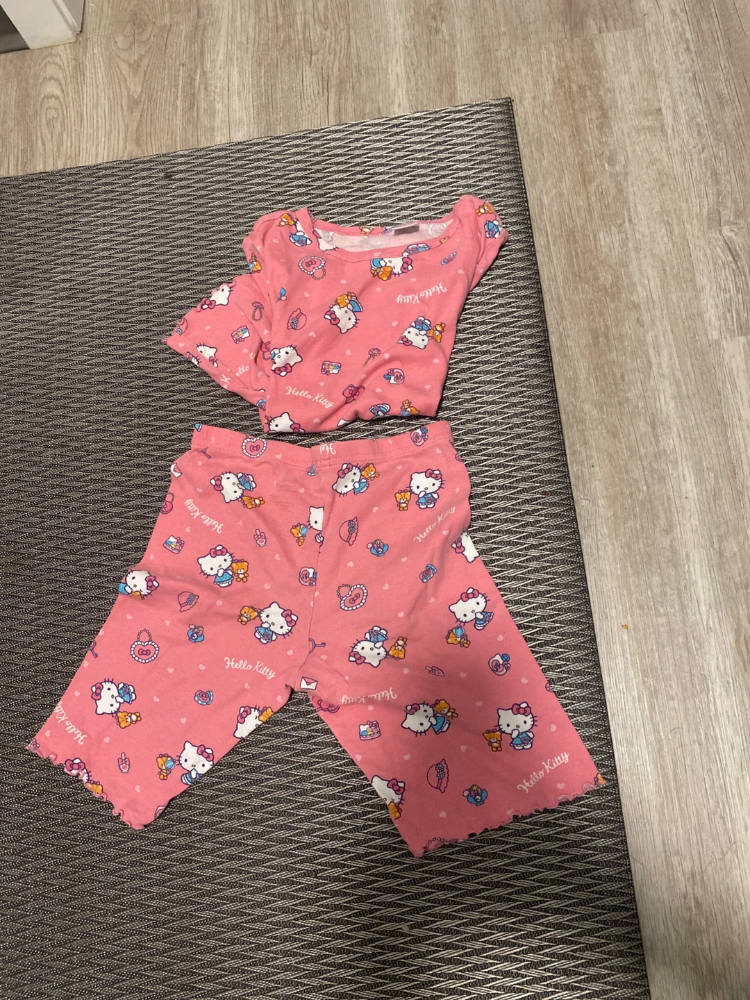 ⚽ Hello Kitty Pajama Set - CANIFA Size 130 (8Y)