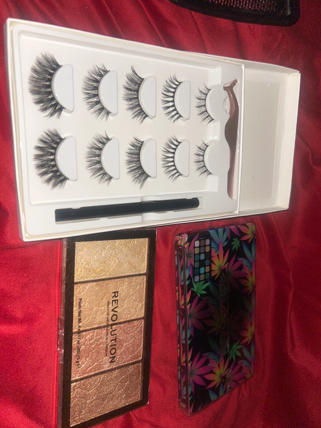⚽ Revolution Makeup Palette & Lash Kit - photo 2