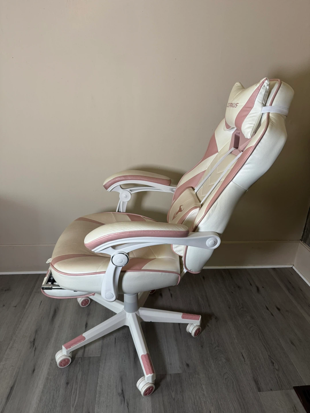 Zeanus Pink and White Gaming Chair - photo 3