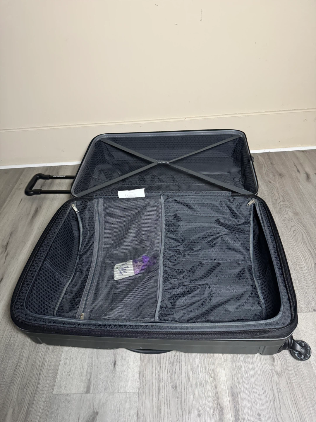 American Tourister Suitcase - photo 5