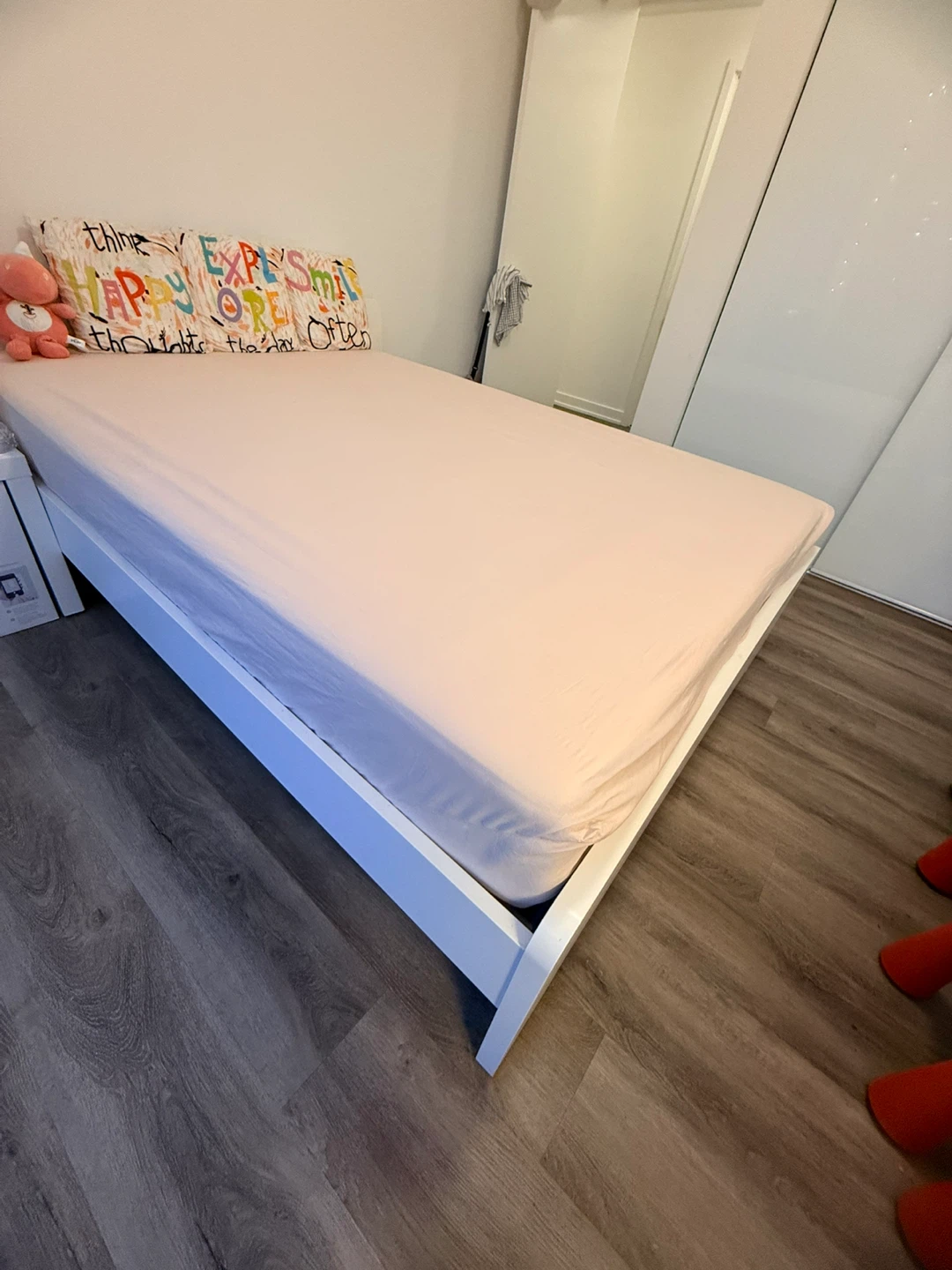 Queen bed frame - photo 2