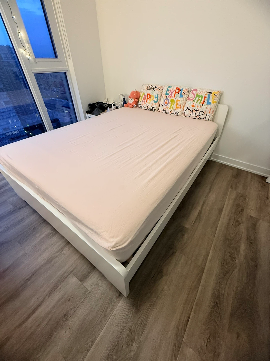 Queen bed frame - photo 4