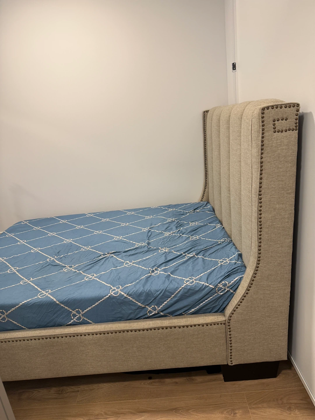 Queen size bedframe with mattress - photo 5