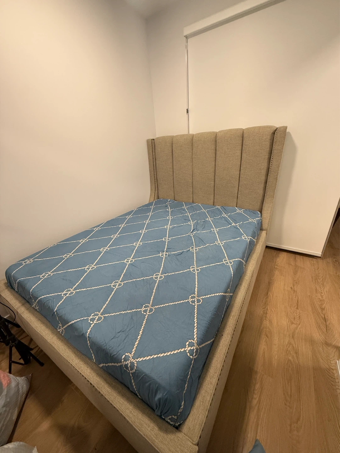 Queen size bedframe with mattress - photo 4