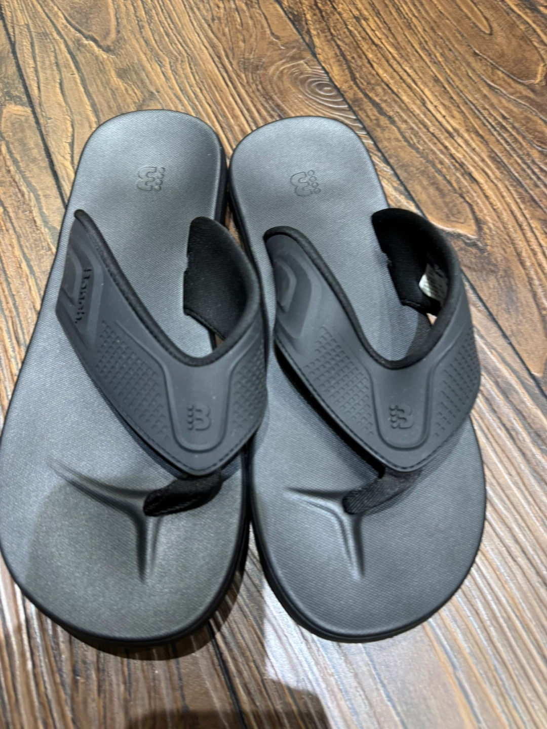 Bench Flip Flops - Black - Size 8