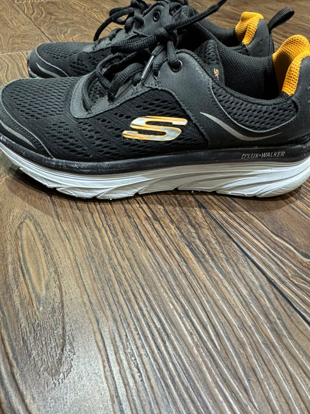 Skechers D'Lux Walker Black Walking Shoes - photo 2