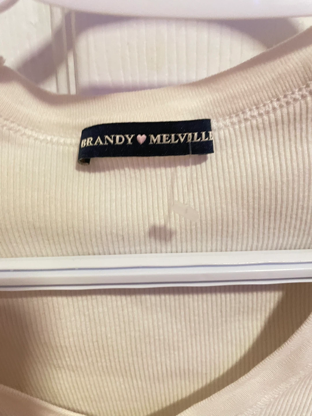 Brandy Melville Cream Ribbed V-Neck T-Shirt - photo 3