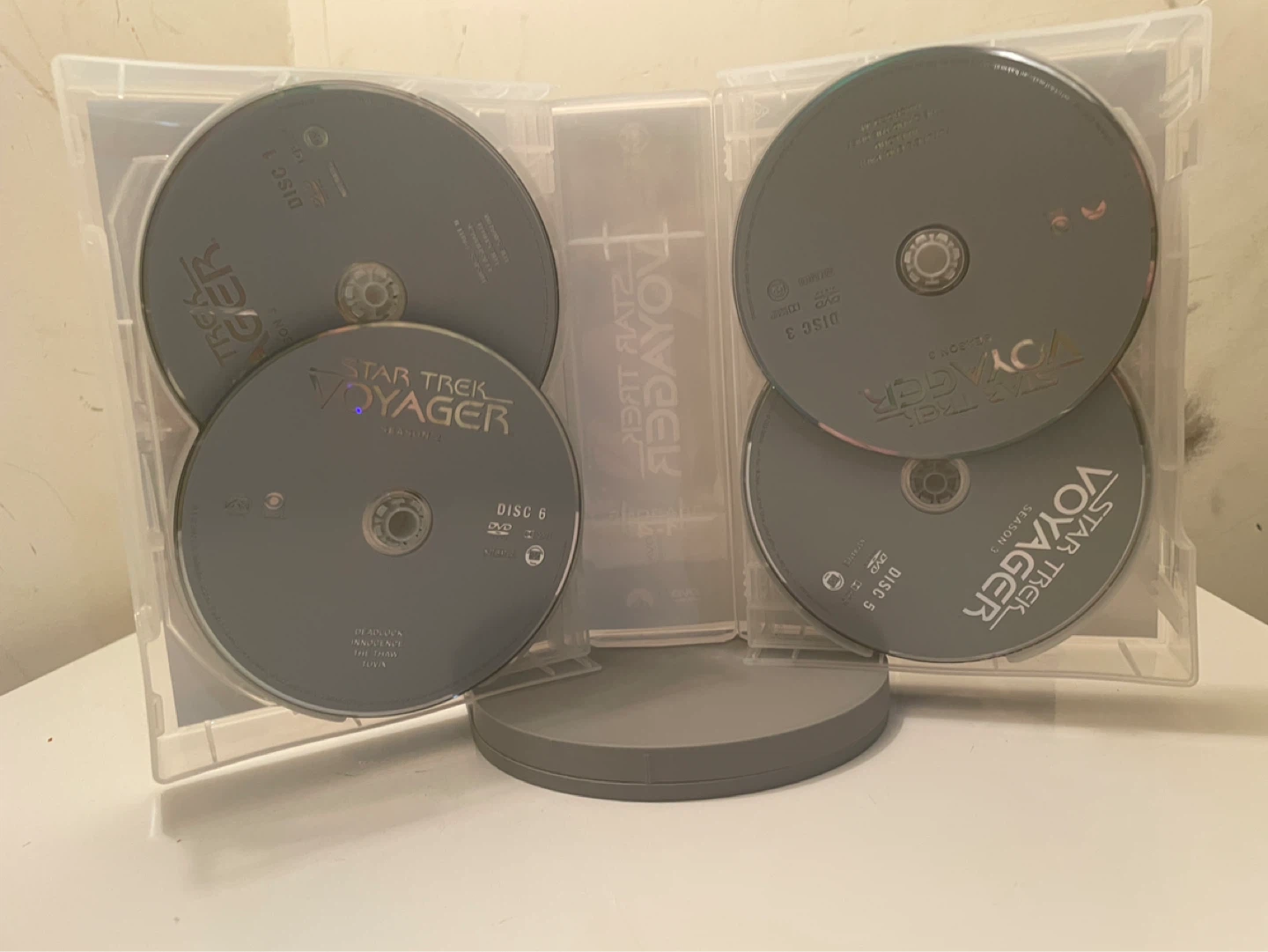 Star Trek: Voyager The Complete Series DVD Set - photo 4