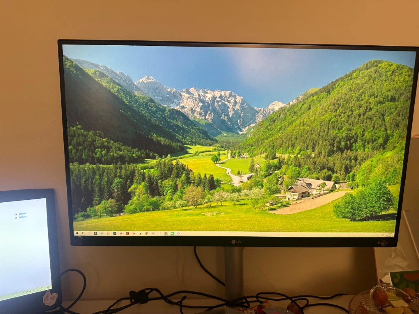 70% off! LG 27inches 4K Screen Monitor - photo 2