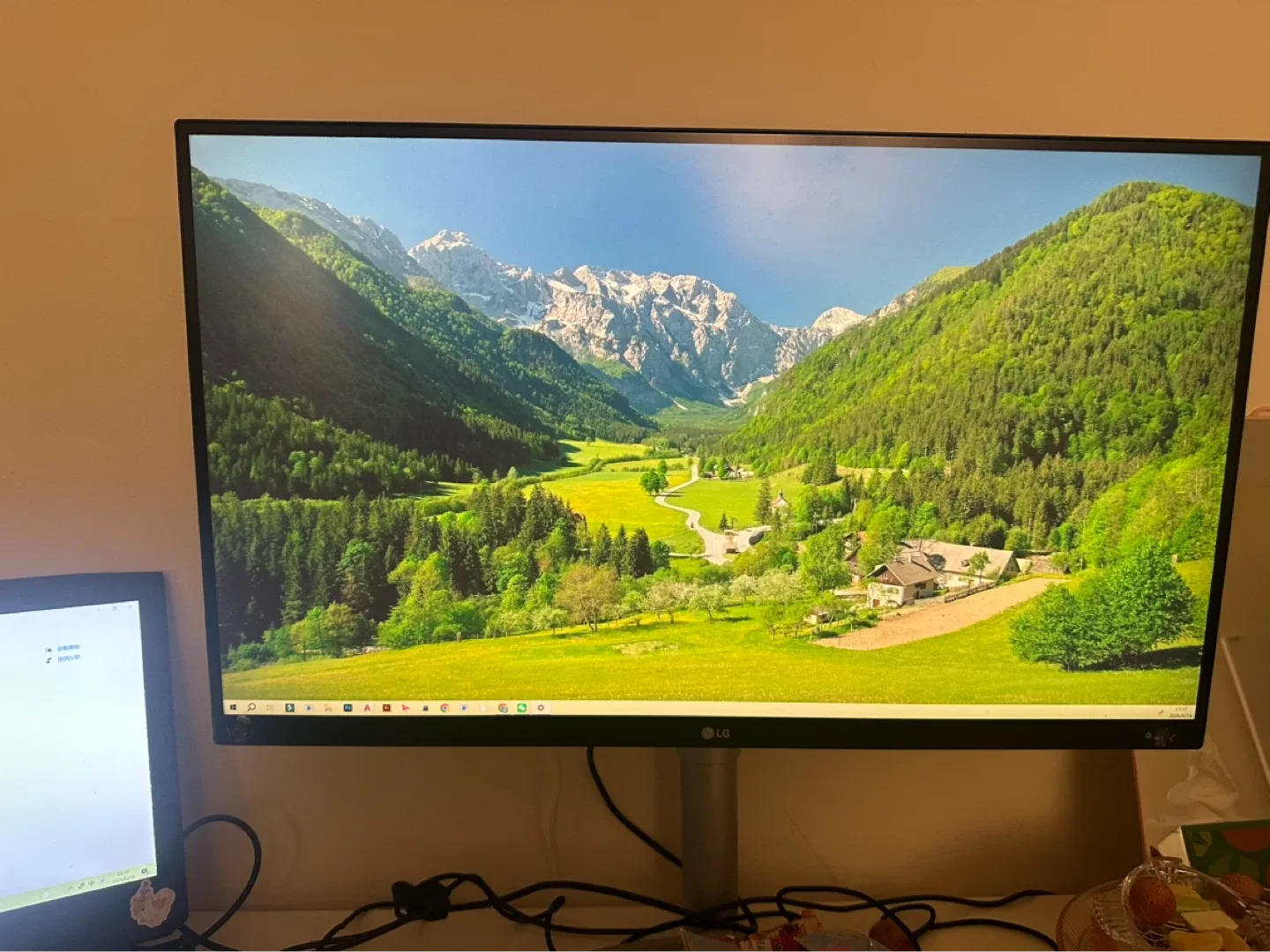 70% off! LG 27inches 4K Screen Monitor - photo 2