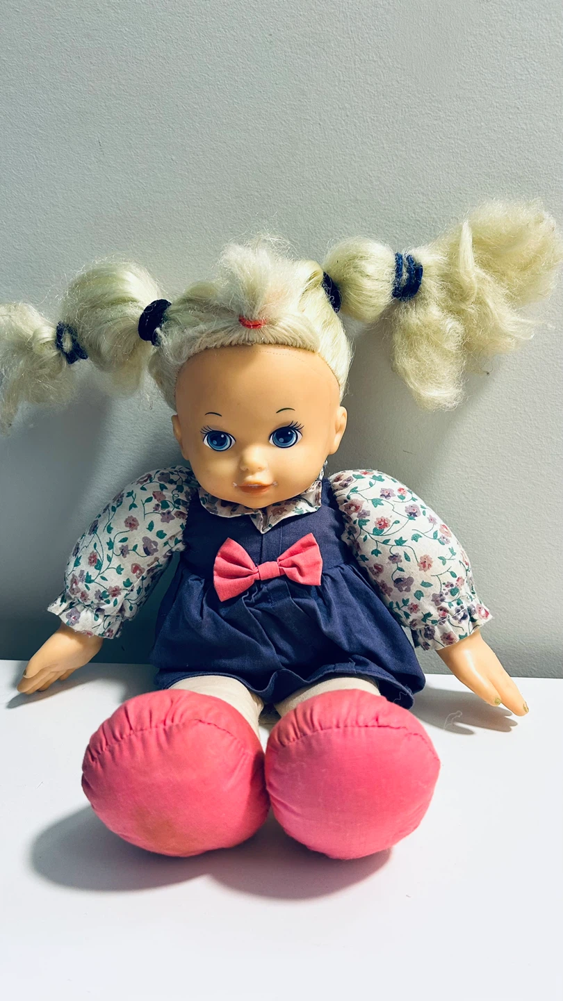 Vintage DSI Toys Soft Body Doll 2000 – 14,5 inches Plush