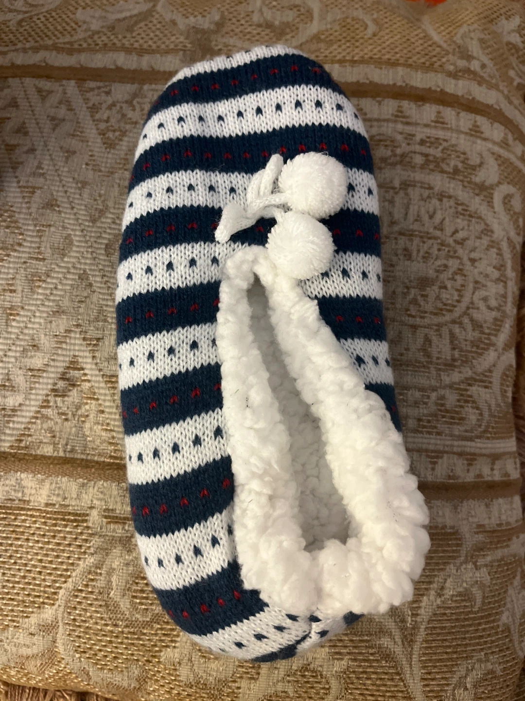 Cozy Striped Slippers with Pom-Poms ⚽