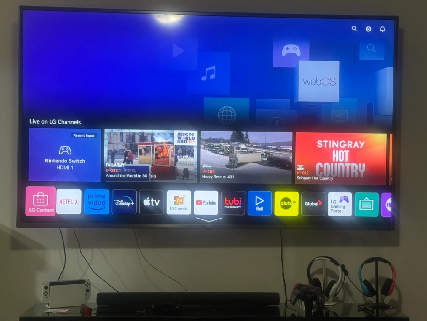 82 Inch LG webOS TV UN8570AUD - photo 3