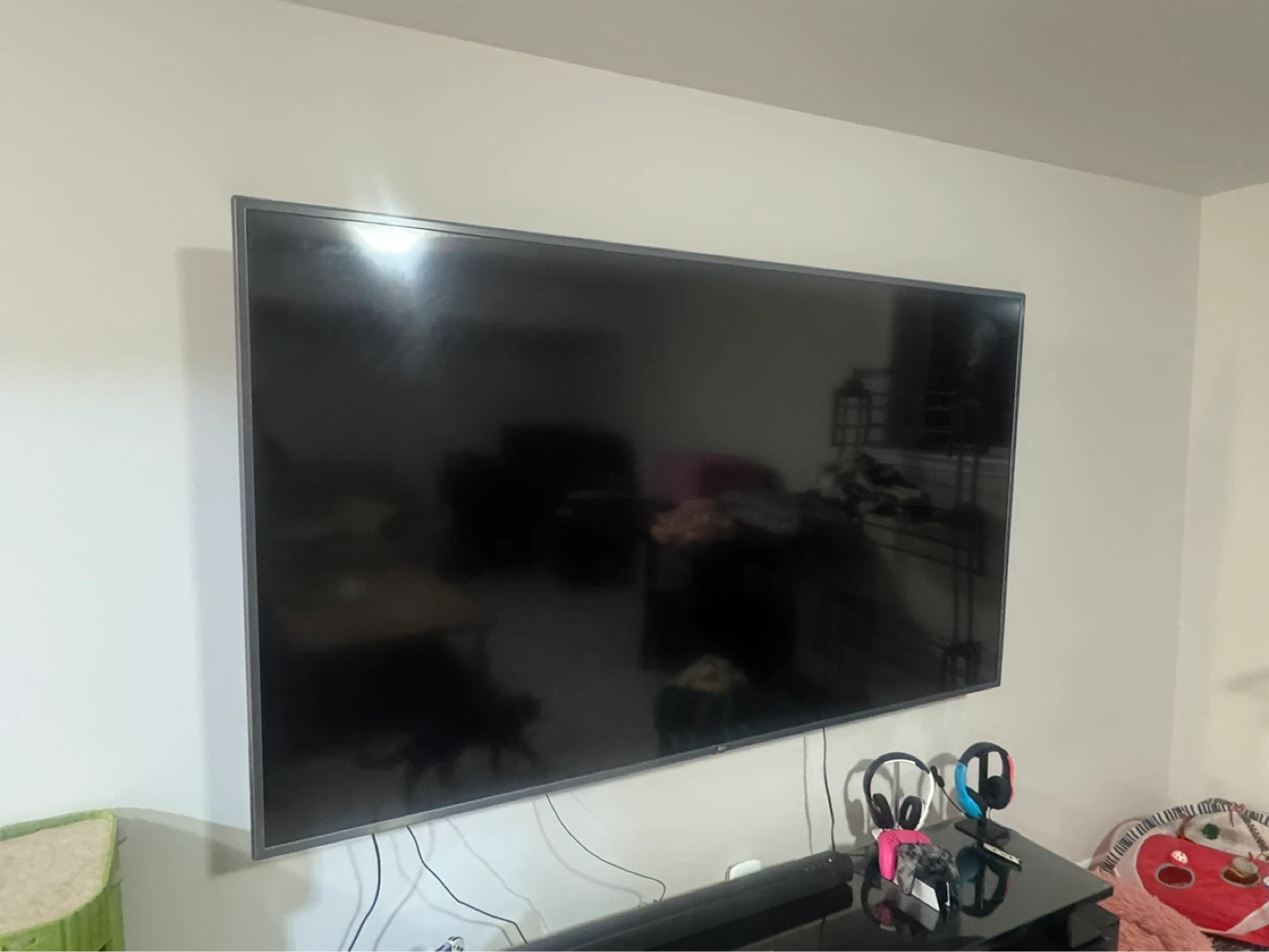 82 Inch LG webOS TV UN8570AUD