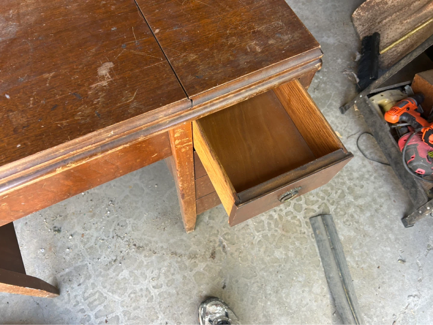 Kenmore Sewing Machine in Vintage Cabinet - photo 3