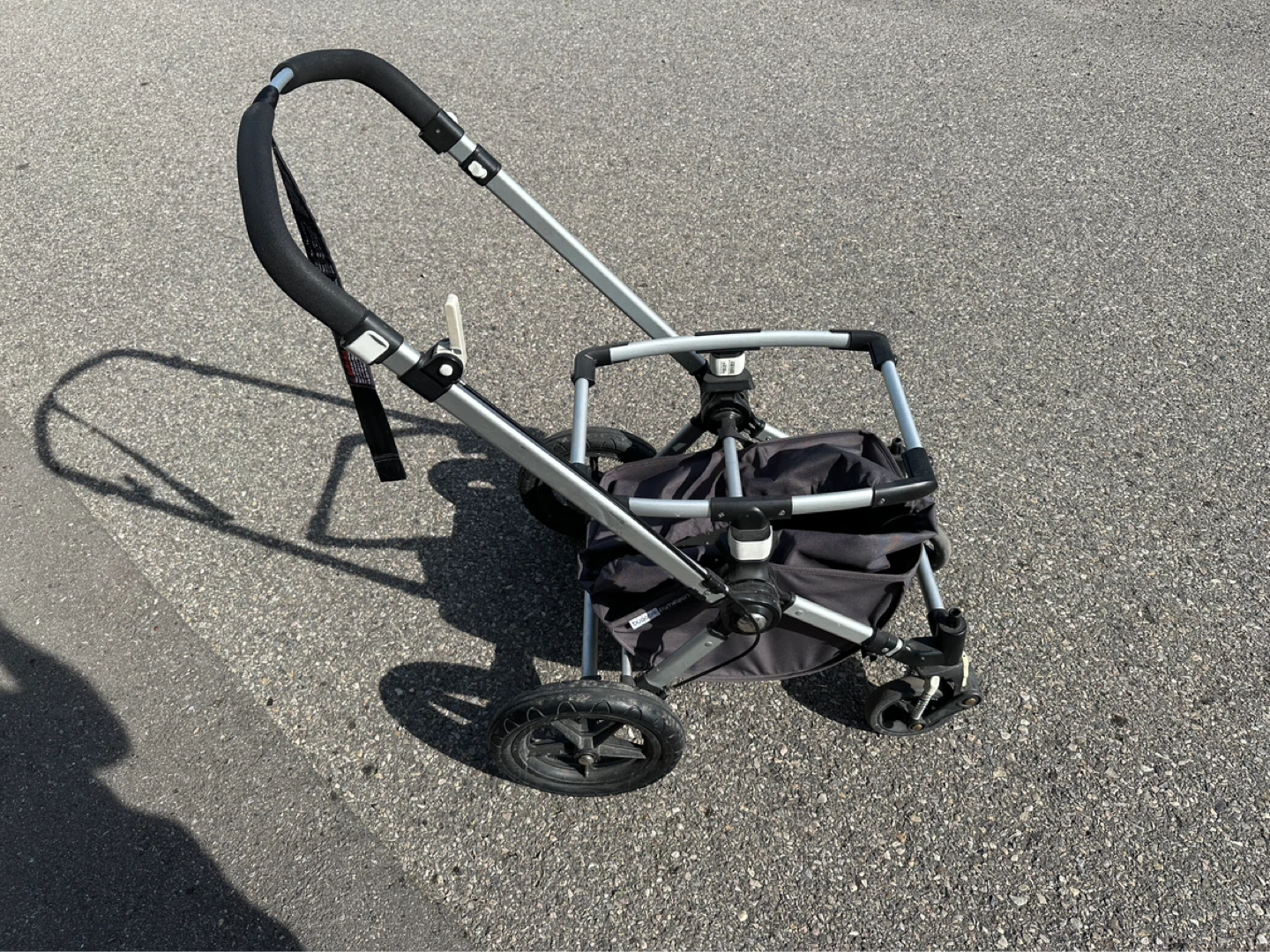 Chicco stroller and seat base - photo 3