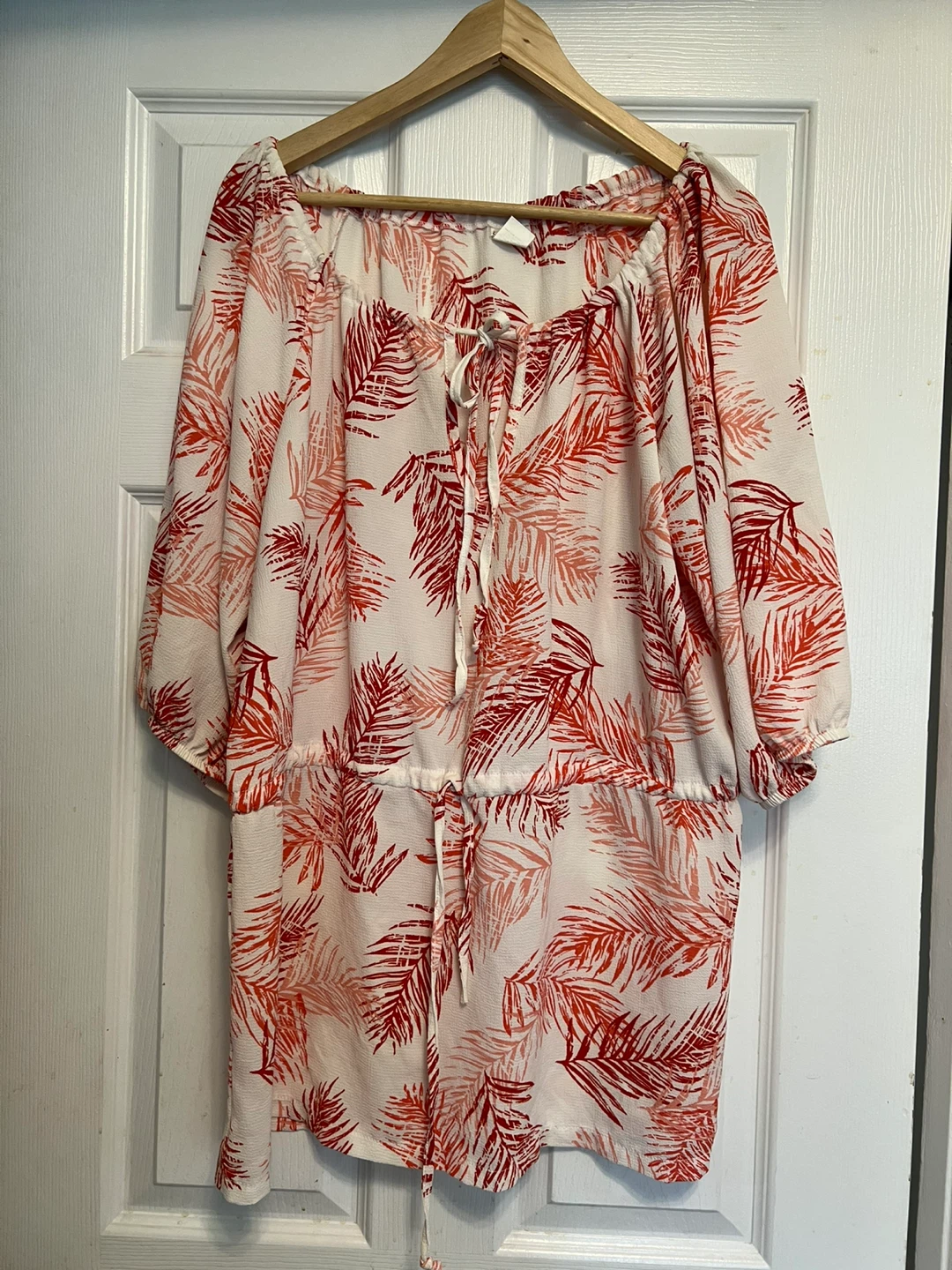 ⚽ Women's White & Red Leaf Print Off-the-Shoulder Tunic Dress