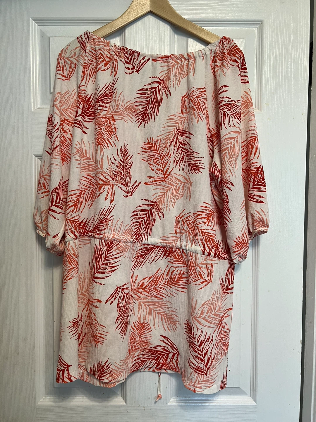 ⚽ Women's White & Red Leaf Print Off-the-Shoulder Tunic Dress - photo 2