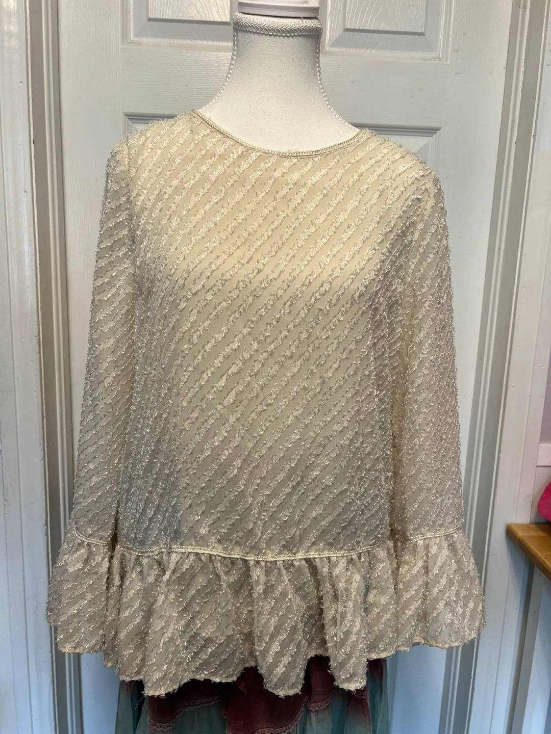 ⚽ Cream textured ruffle blouse