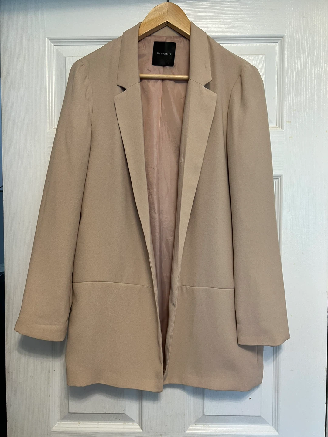 ⚽ Dynamite beige blazer