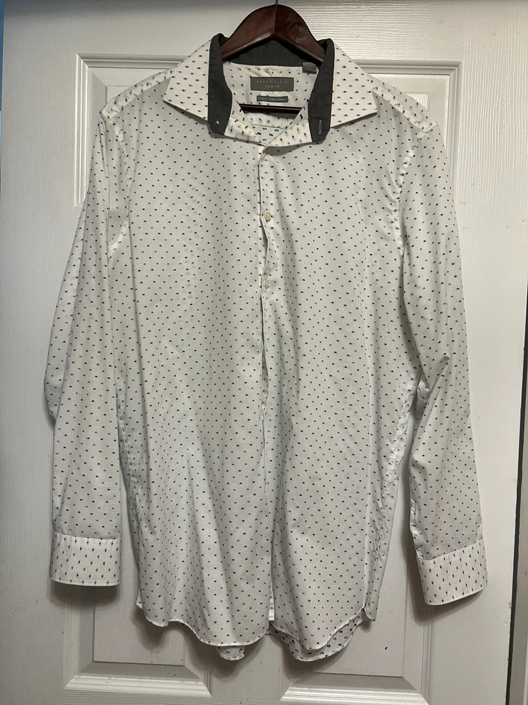 ⚽ Perry Ellis Button-Up Shirt