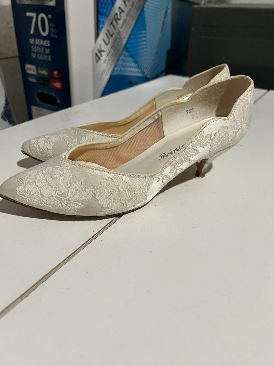 ⚽ Princess Collection White Lace Heels - Size 7 1/2 - photo 2