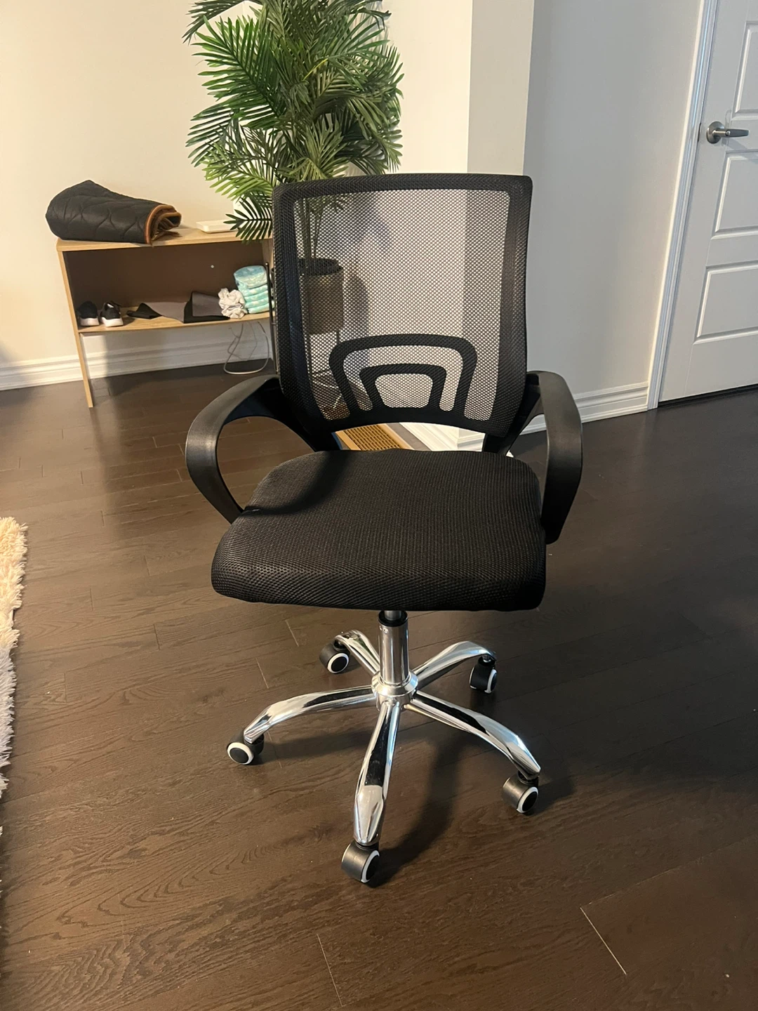 Black Mesh Office Chair - photo 2