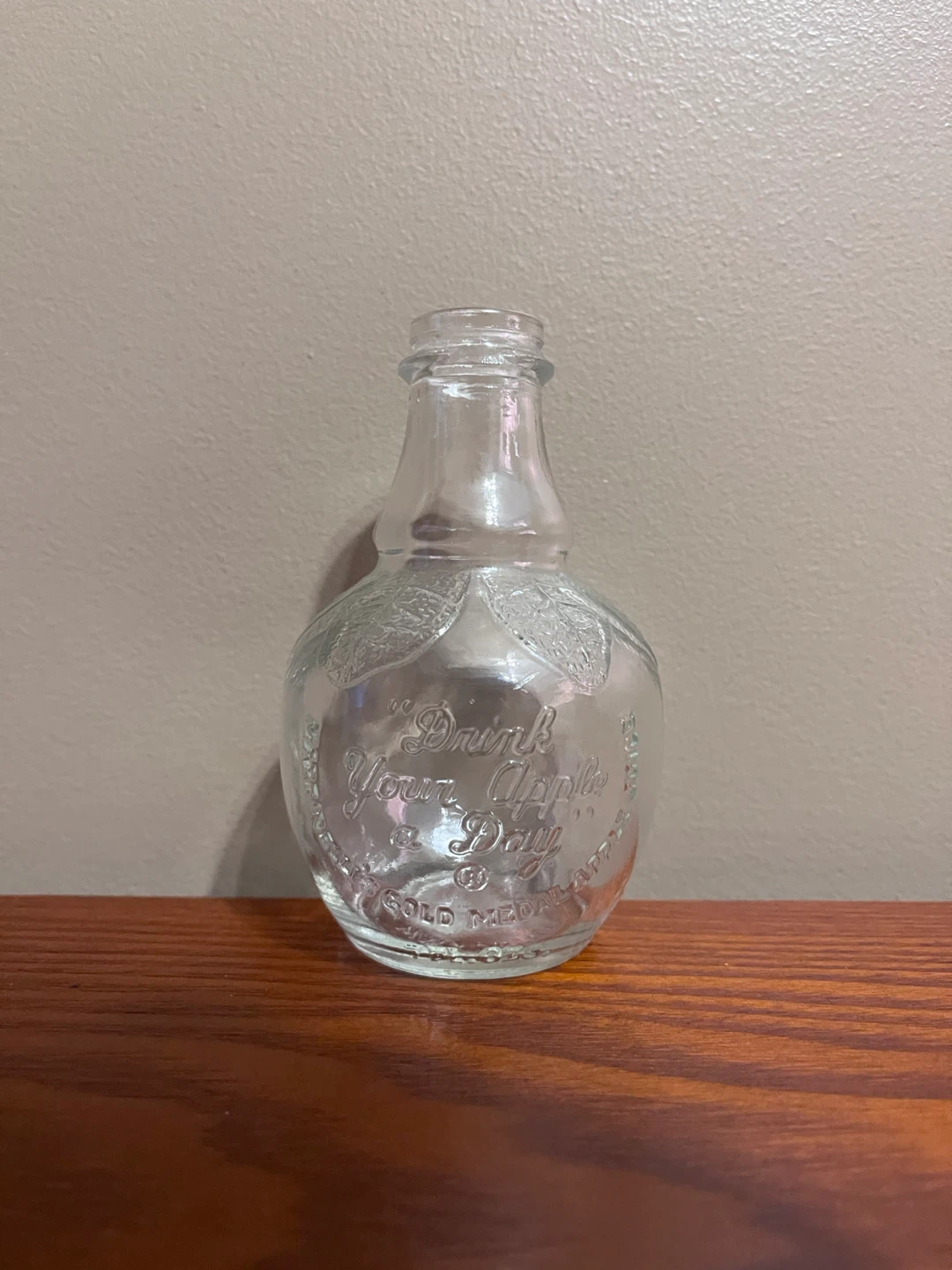 VINTAGE MARTINELLI’s APPLE JUICE GLASS BOTTLE