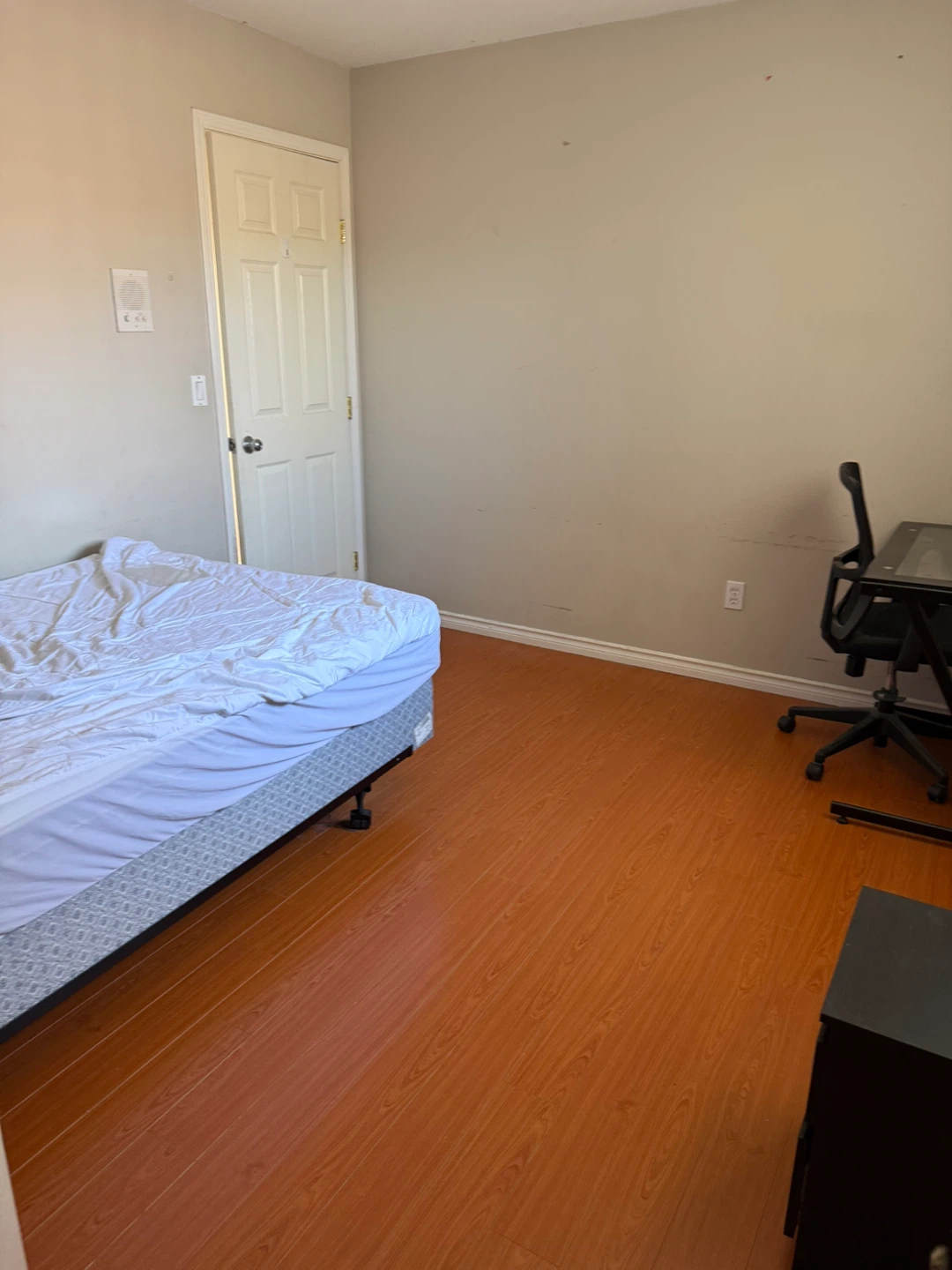 Private Room for Rent - photo 3