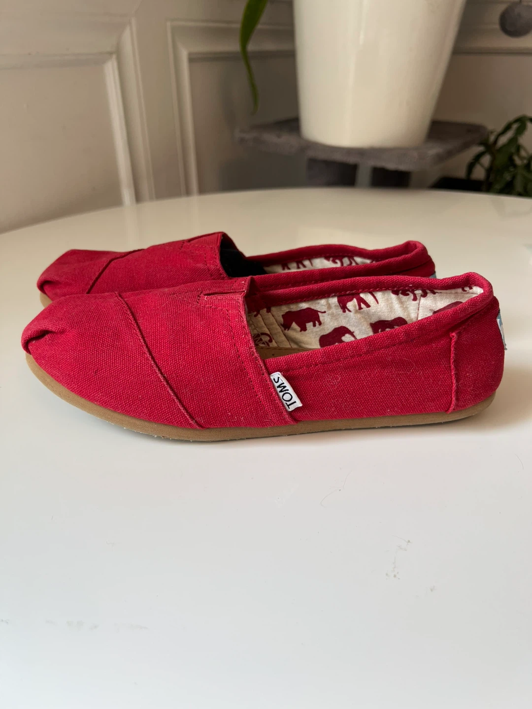 ⚽ Red TOMS Shoes - photo 2
