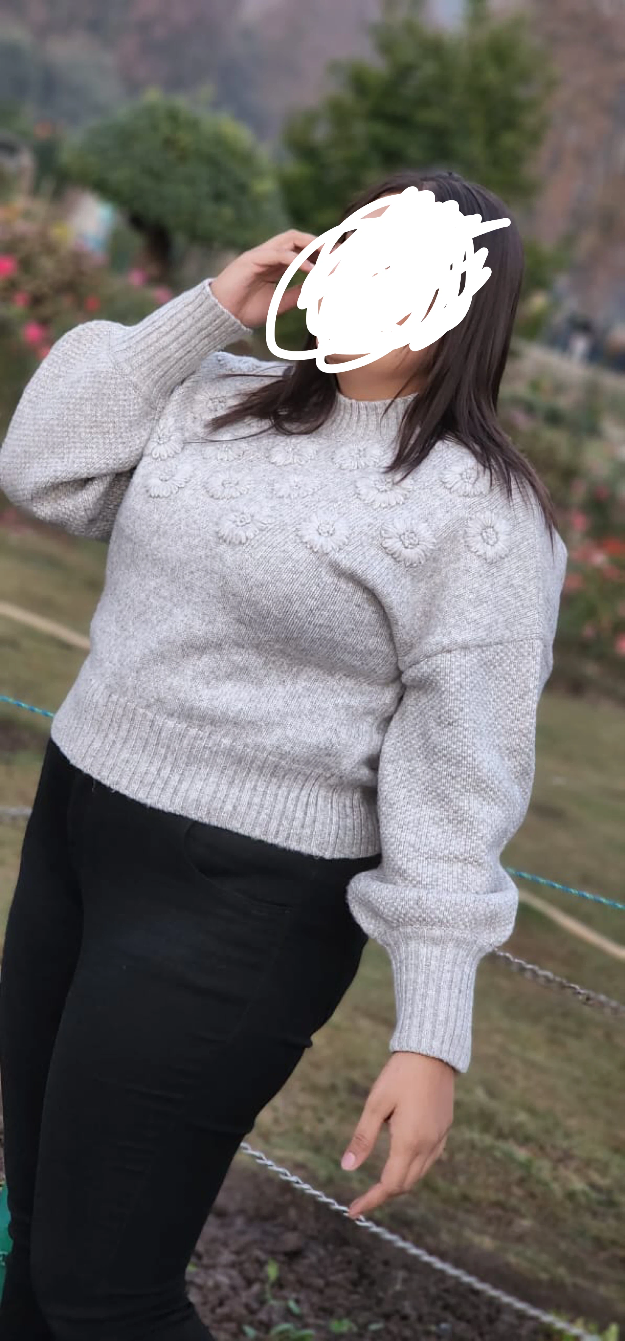 Grey Knit Sweater with Floral Detail ⚽️