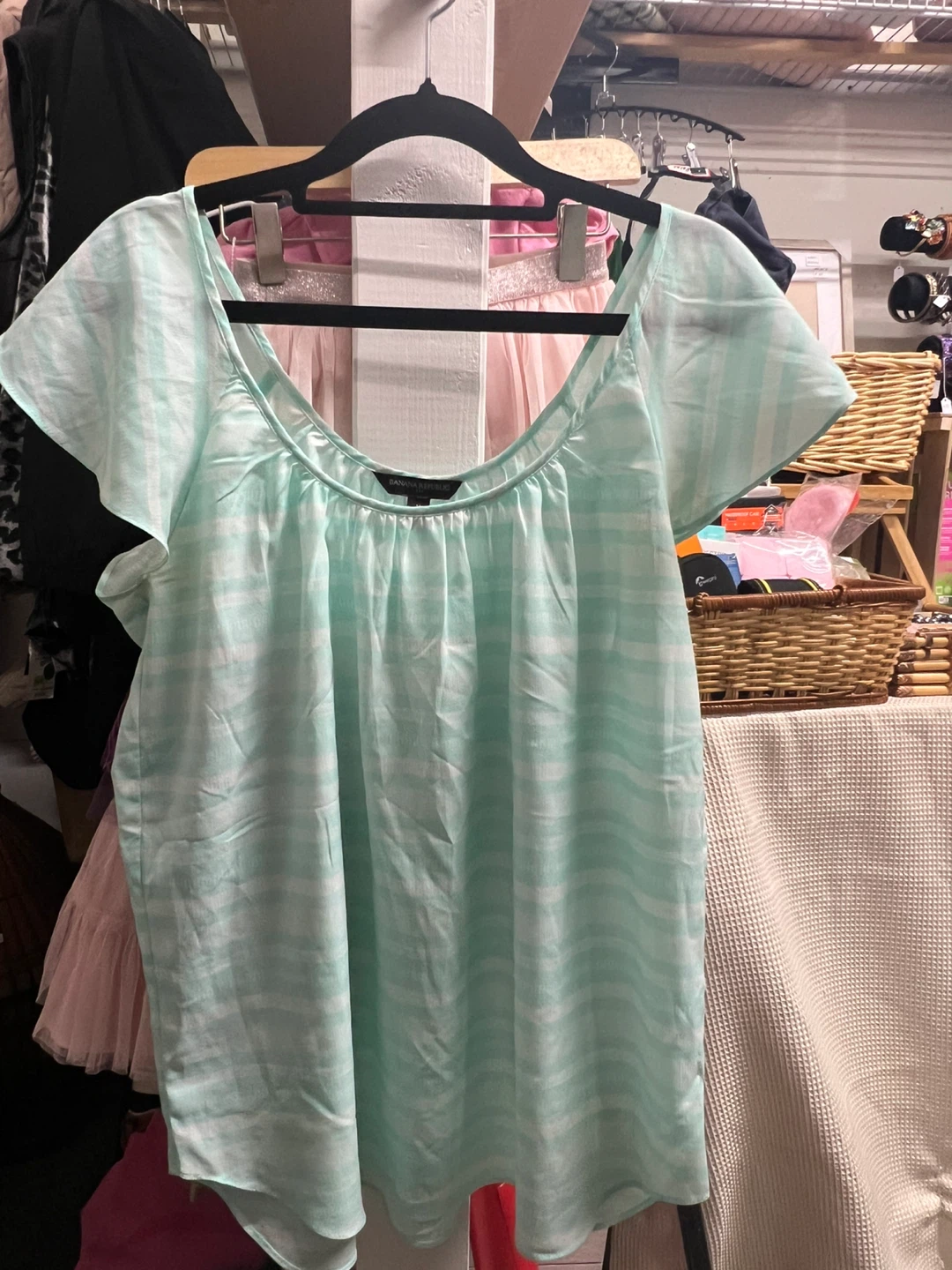 ⚽ Banana Republic Women's Mint Green Striped Top - Size M