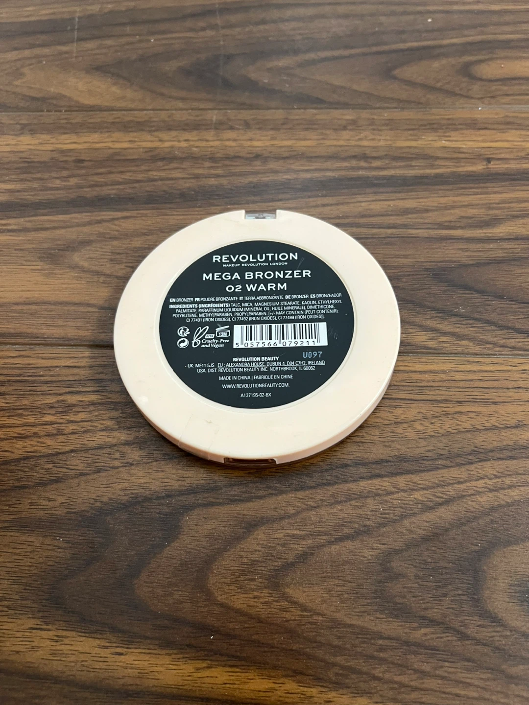 ⚽️ Revolution Mega Bronzer 02 Warm - photo 3