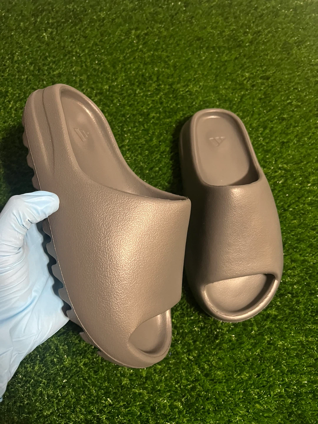 Yeezy Slides size 8 - photo 3