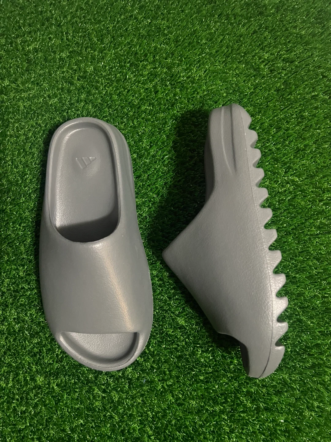 Yeezy Slides size 8 - photo 2