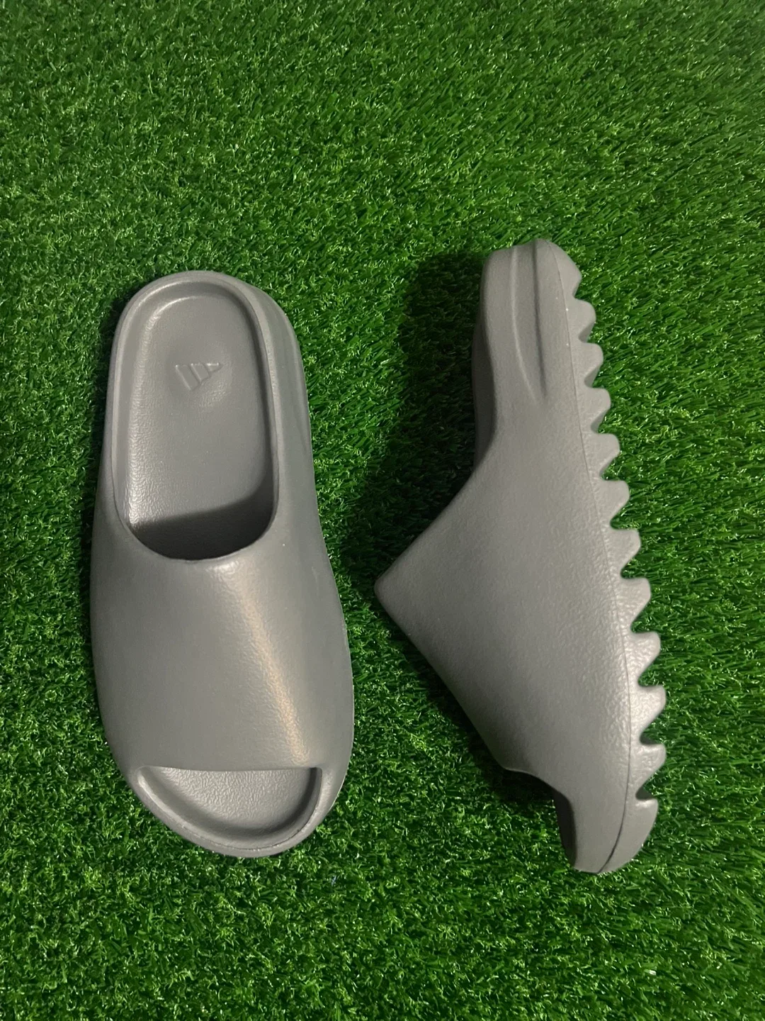 Yeezy Slides size 8 - photo 2