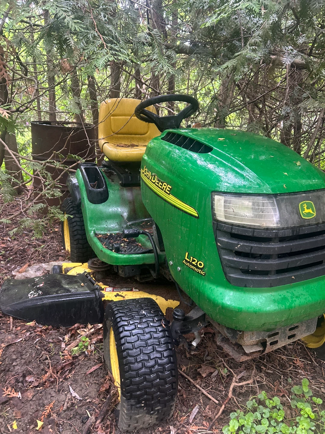 John Deere L120 Riding Tractor Mower