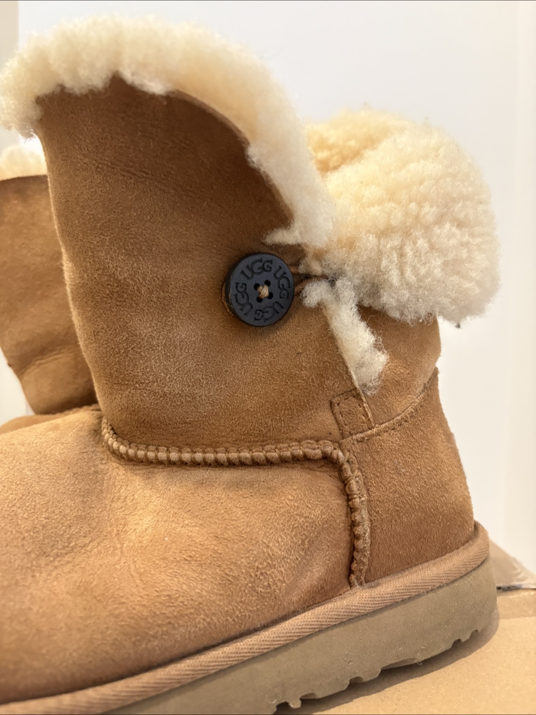 UGG Boots Classic Short with Button - Size 4 UK - photo 2