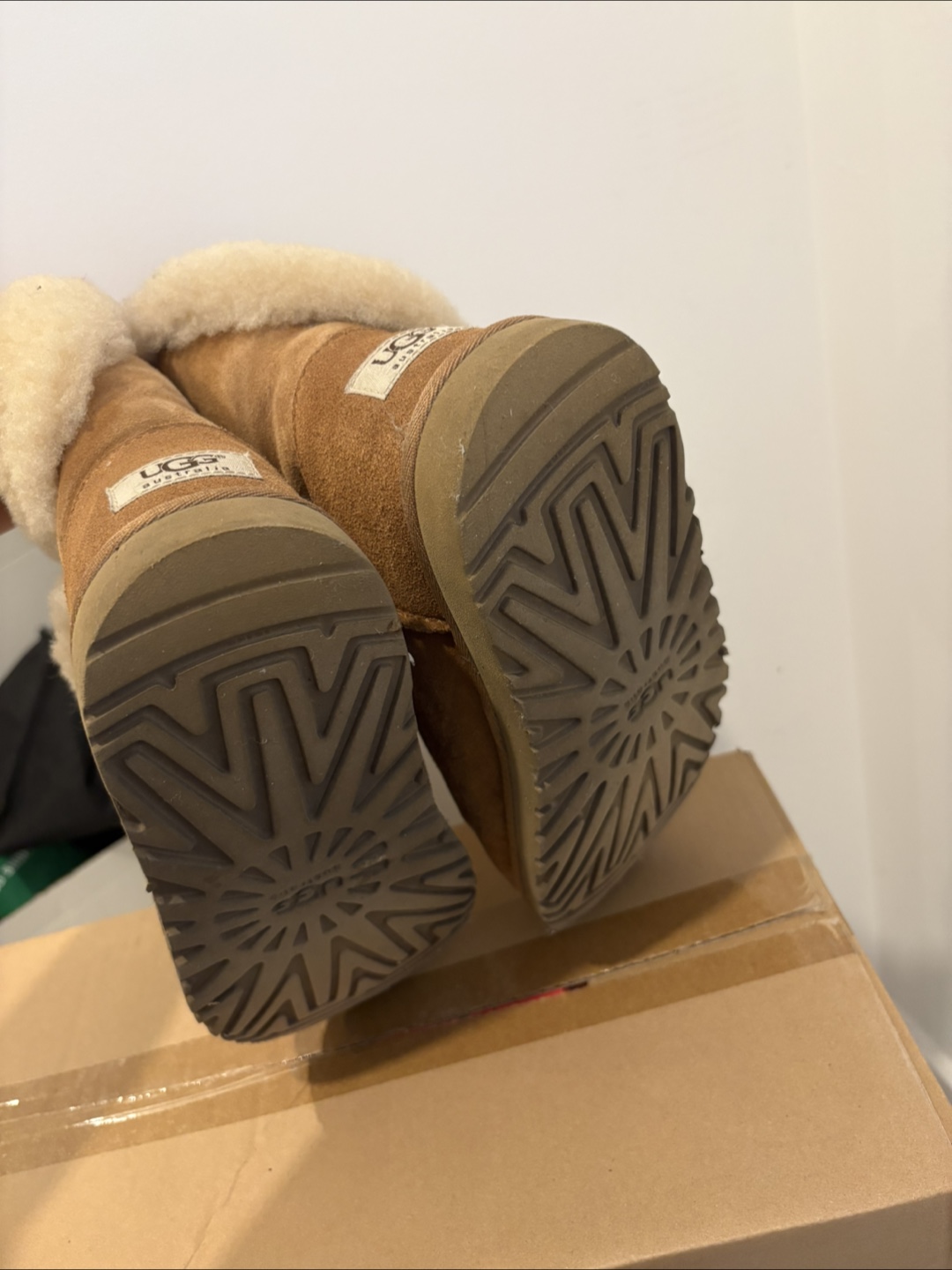 UGG Boots Classic Short with Button - Size 4 UK - photo 3